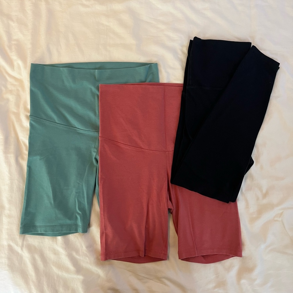 Old Navy maternity bundle, bike shorts and leggings, Sz M
